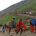 अमरनाथ गुफा की तरफ जाते बाबा के भक्त file pic