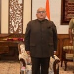 उपराज्यपाल मनोज सिन्हा और ब्रज राज शर्मा।