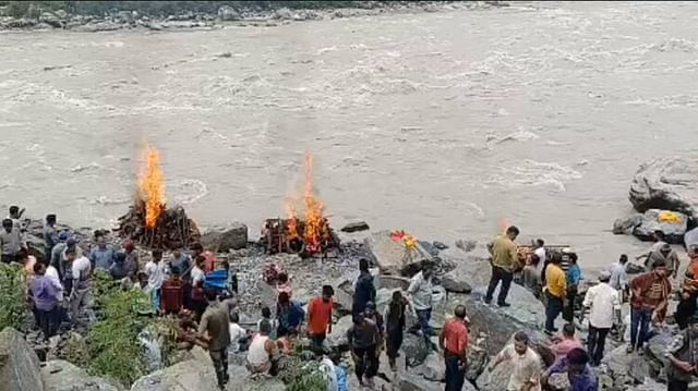 Chamoli Electric Current Accident 11 people Funeral Together on alaknanda river and painful photos