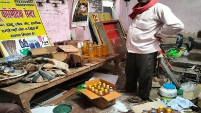 Police sealed acid factory running at home in bareilly