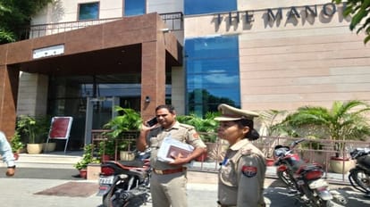 young man dies who staying with fiancee in hotel room