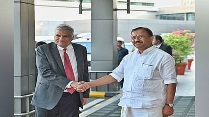 India-Sri Lanka: श्रीलंकाई राष्ट्रपति विक्रमसिंघे दो दिवसीय यात्रा पर दिल्ली पहुंचे, मुरलीधरन ने किया स्वागत Sri Lankan President Ranil Wickremesinghe arrives in Delhi on two-day official visit to India