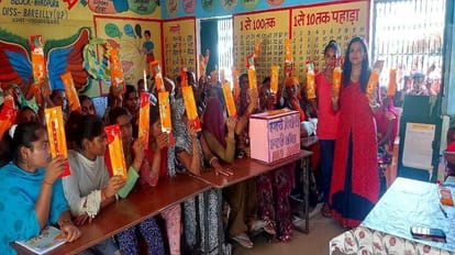 Teacher Rakhi Gangwar distributes free sanitary pads to the women of village