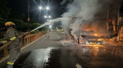 Truck loaded with wheat caught fire on hospital road in bareilly