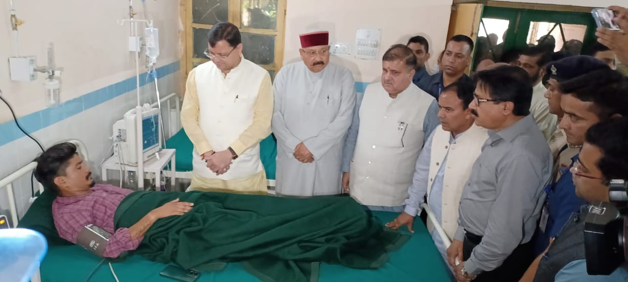 Chamoli Accident News CM Pushkar singh dhami meet scorched People in Gopeshwar Hospital