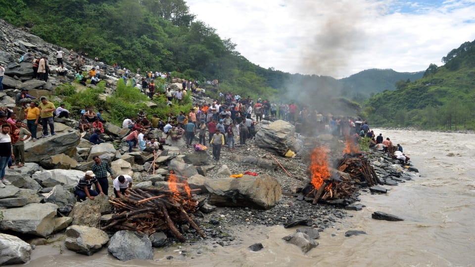 Chamoli Electric Current Accident 11 people Funeral Together on alaknanda river and painful photos