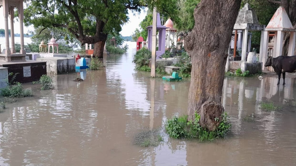 water level of Yamuna has started rising again in Agra people are in panic due to flood