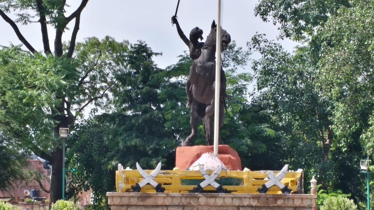Gwalior News: For the first time, the Gandhi family will visit the tomb of Rani Lakshmibai