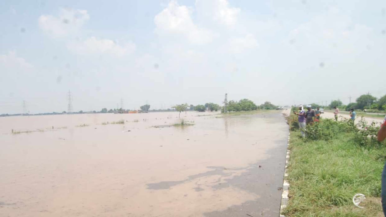Flood water reached the National Highway in Fatehabad