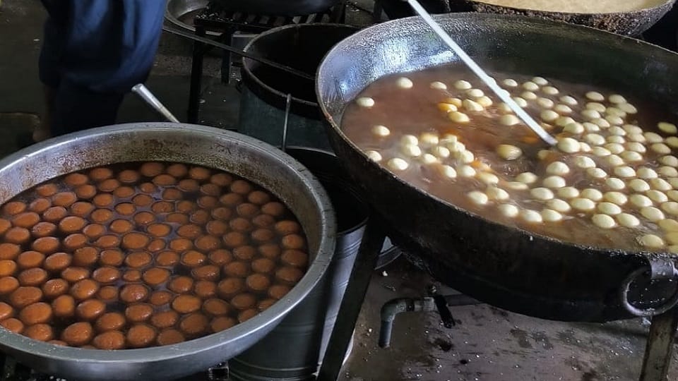 Full story of Sweet Chamcham of Iglas Aligarh