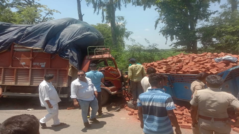 DCM collided with a tractor trolley full of bricks four died in Manather