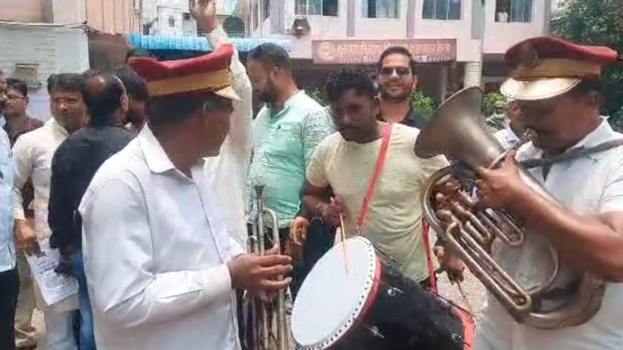Leader of the Opposition was bitten by dogs and protest was lodged by playing bands in corporation premises