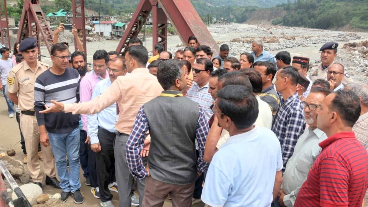 In Himachal's Kullu, the central team took feedback from the people about the loss