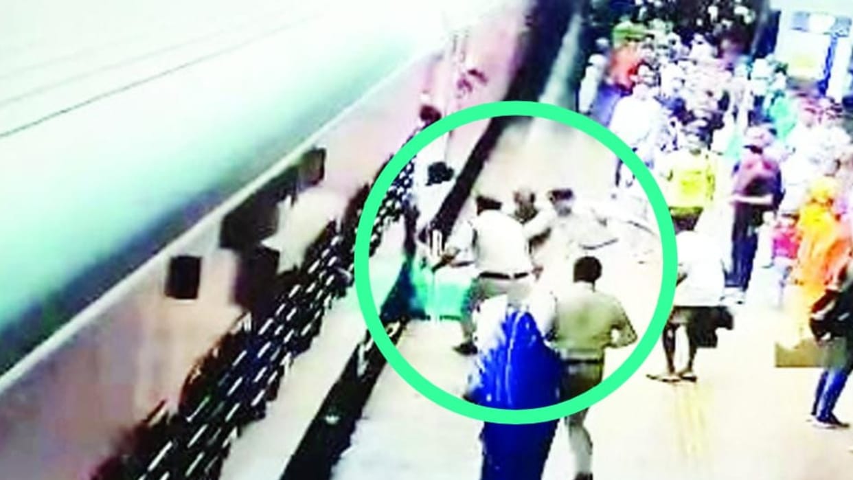 Ujjain: Woman jumps from moving train in panic, RPF jawans save her life