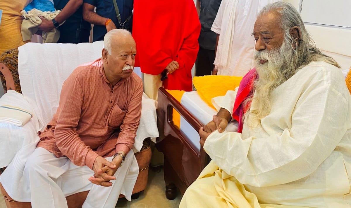 RSS chief Mohan Bhagwat Visit Sakteshgarh Ashram mirzapur to meet Swami Adgadanand