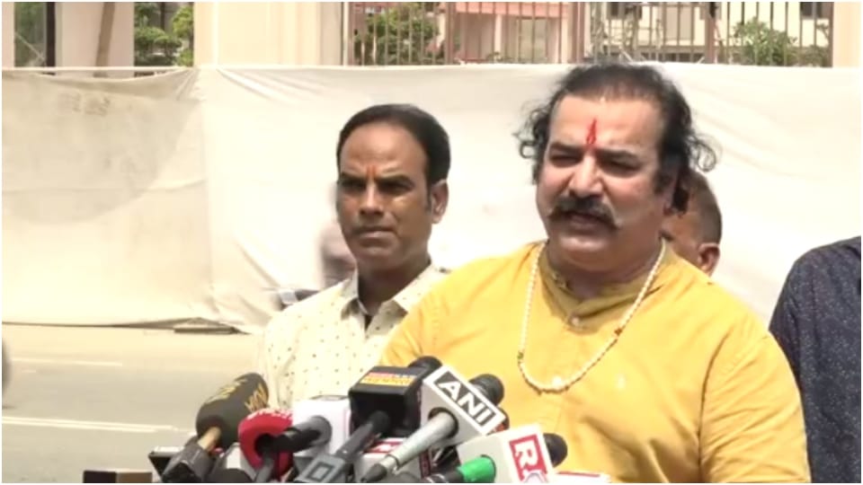 Minister Pratap Singh Khachariawas support of nephew Harshdeep Singh says he should get award