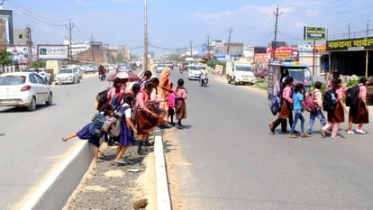 Padleganj Nausad Sixlane little relief from jam trouble and danger of taking a long detour