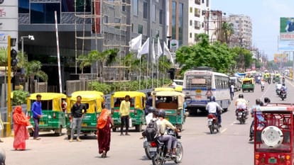 Padleganj Nausad Sixlane little relief from jam trouble and danger of taking a long detour