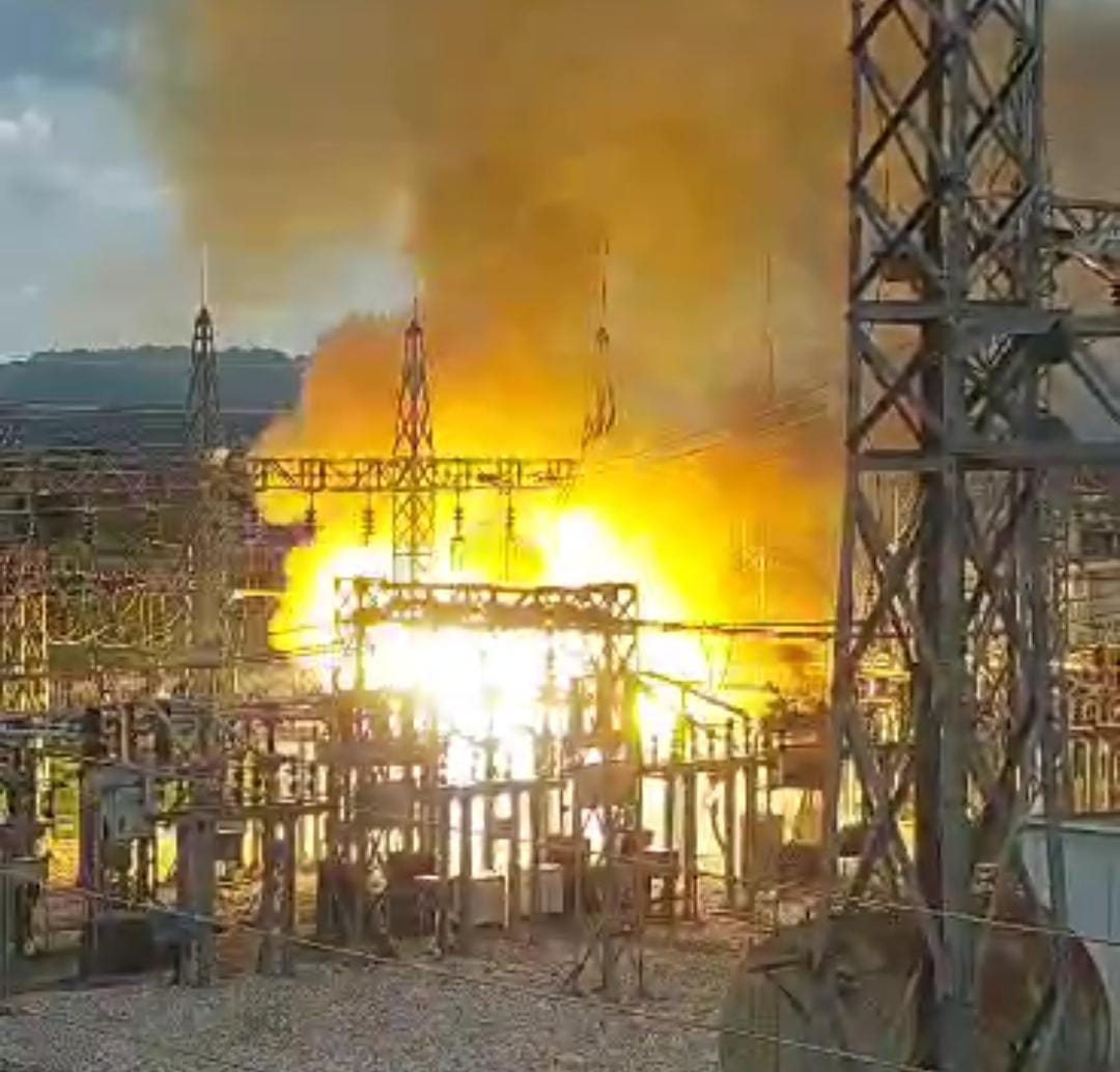 Dehradun News massive fire broke out at Ptcul Jhajra substation Light gone in city