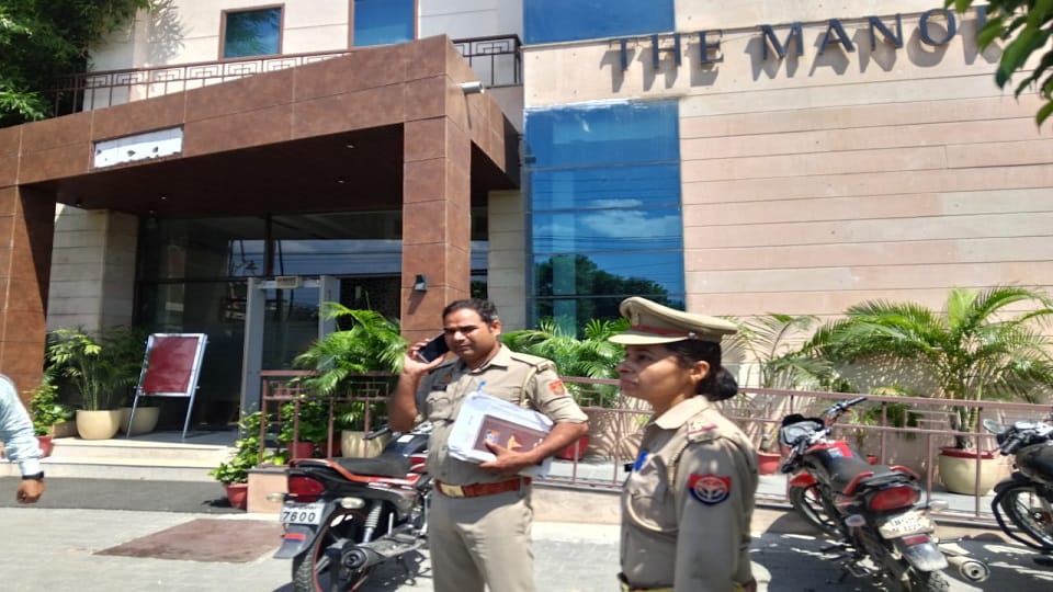 young man dies who staying with fiancee in hotel room