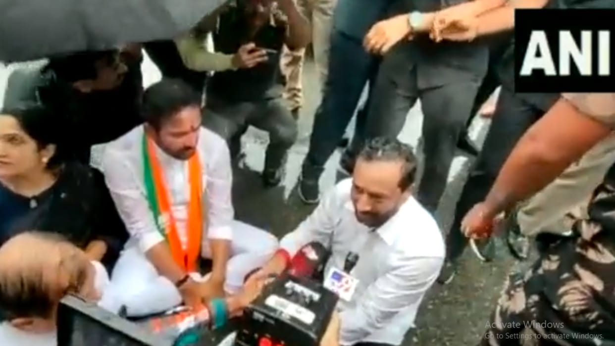 telangana union minister g kishan reddy prevented by police to visit housing project hyderabad
