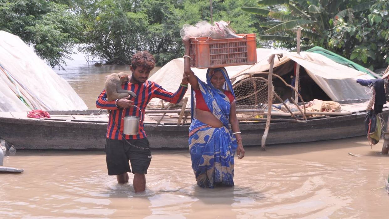 eighteen teams will conduct door to door survey of diseases in forty flood affected villages of agra