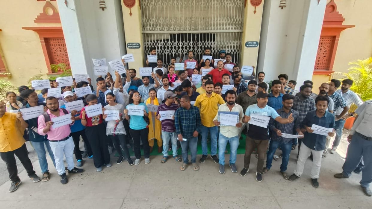 Research students Protest at central office in BHU demand to increase non net fellowship