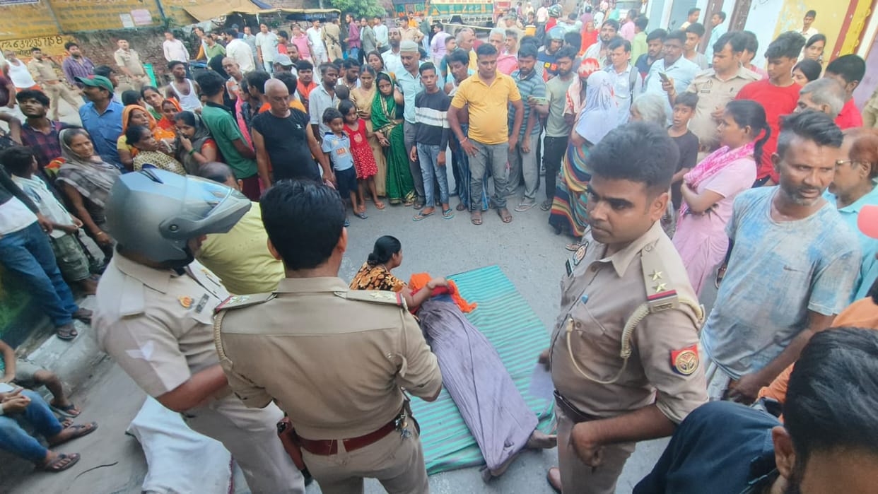 Electric pole killed two brothers in varanasi while saving one other died