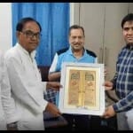 राष्ट्रीय मुस्लिम मंच के इंद्रेश के साथ विधायक शहजिल इस्लाम (चेक शर्ट)