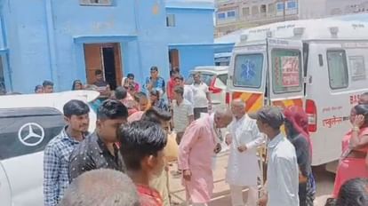 Bihar: सड़क हादसे में घायल किशोर की इलाज में देरी से मौत; गुस्साए परिजनों ने अस्पताल में की भारी तोड़फोड़ A teenager injured in a road accident died due to delay in treatment in Aurangabad; Angry relatives vandalized