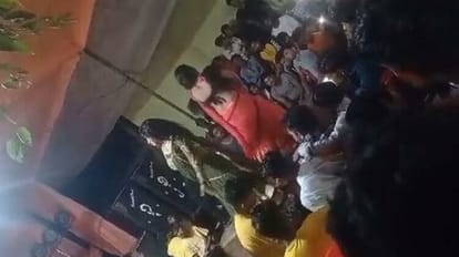 female dancers performed dance in wedding ceremony in Pilibhit