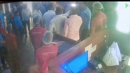 Fight between advocates and Rangreja restaurant workers for food money