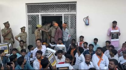 ABVP workers ransacked DDU Vice Chancellor office Gorakhpur