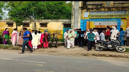 Rohtak: घिलौड़ कलां में ग्रामीणों ने स्कूल पर जड़ा ताला, बोले- हाइवे पर लगाएंगे बच्चों की कक्षाएं Villagers locked school in Ghilaud Kalan of Rohtak, said - will set up children classes on highway