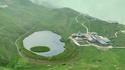 Himachal: land block keeps floating in Parashar Lake at a height of nine thousand feet, the mind gets thrilled