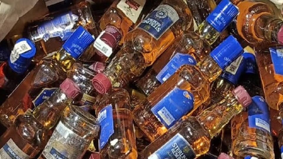 Using fake QR code Selling Haryana's liquor big stock caught in agra