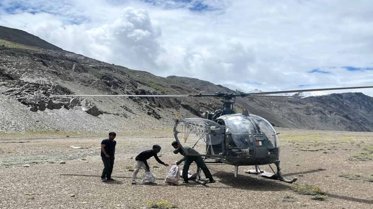 Cheetah helicopter delivered ration and medicines to Chandratal and Batal