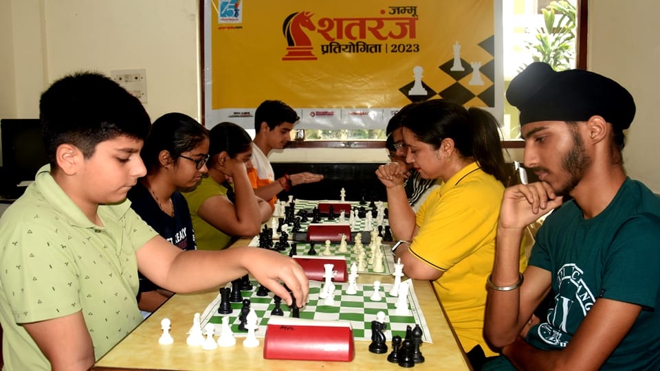 Atul won rapid chess competition in jammu