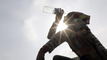Uttarakhand Weather: अब गर्मी झेलने को रहें तैयार... अप्रैल में मैदान से पहाड़ तक चढ़ेगा पारा Uttarakhand Weather Update Now Hot Weather Alert Temperature will rise over State