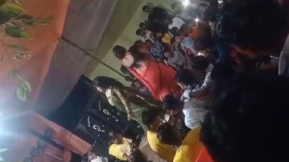 female dancers performed dance in wedding ceremony in Pilibhit