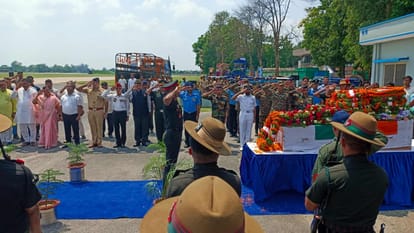 Dead body of Siachen martyr Captain Anshuman Singh left for Deoria