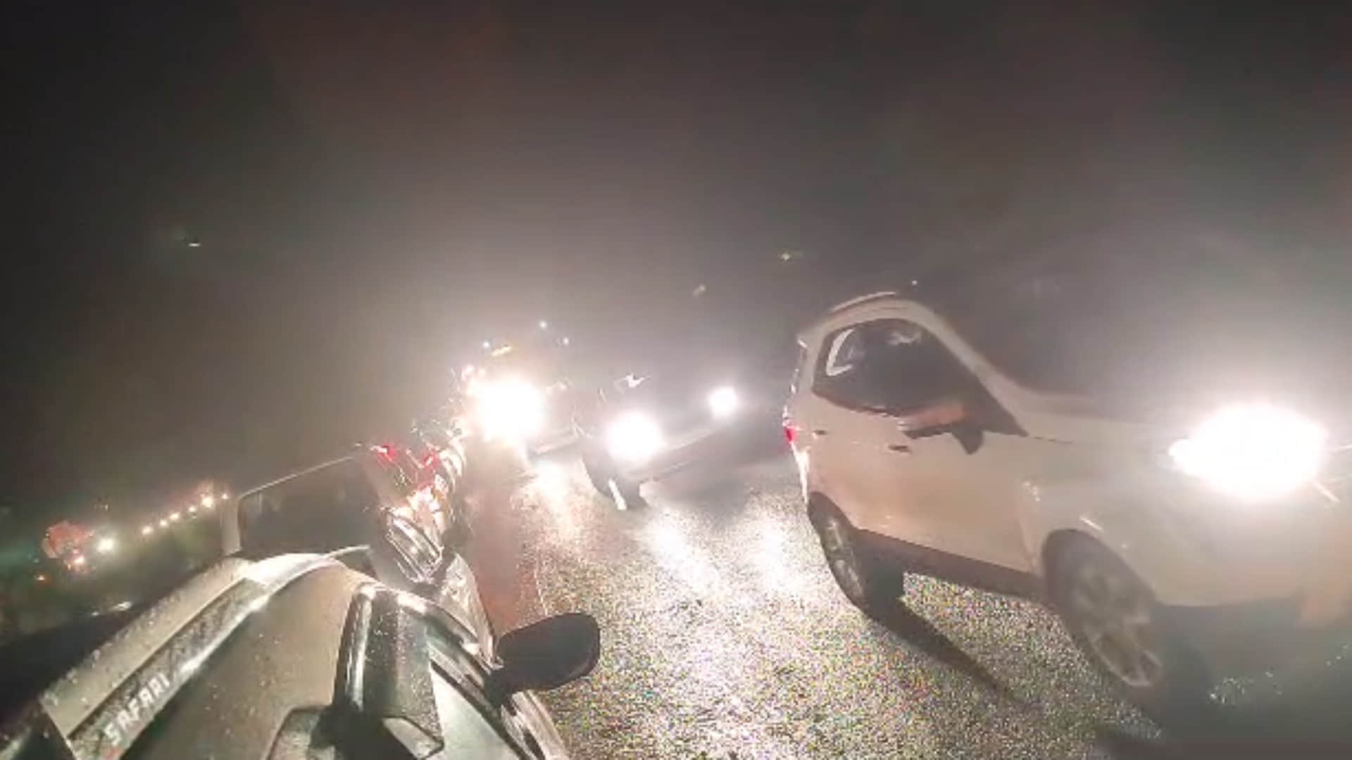 इंदौर-भोपाल रोड पर सोनकच्छ से देवास के बीच लंबा जाम लग गया।