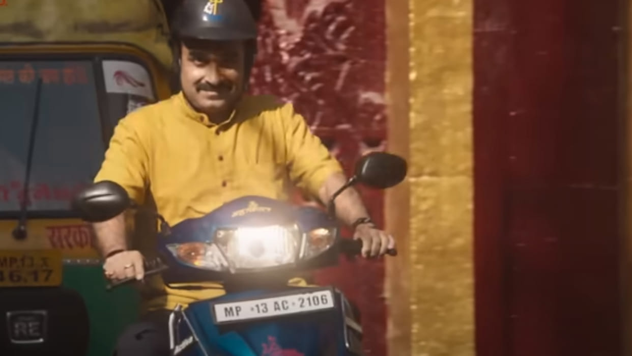 Pankaj Tripathi, who is driving Activa in the film OMG-2, is running with the registration of a tractor