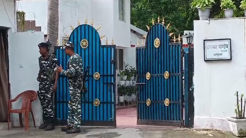 ED raids Municipal Commissioner Prabhakar Pandey's house