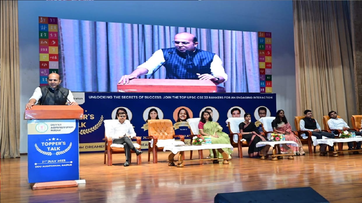 Chhattisgarh top level students met UPSC toppers today