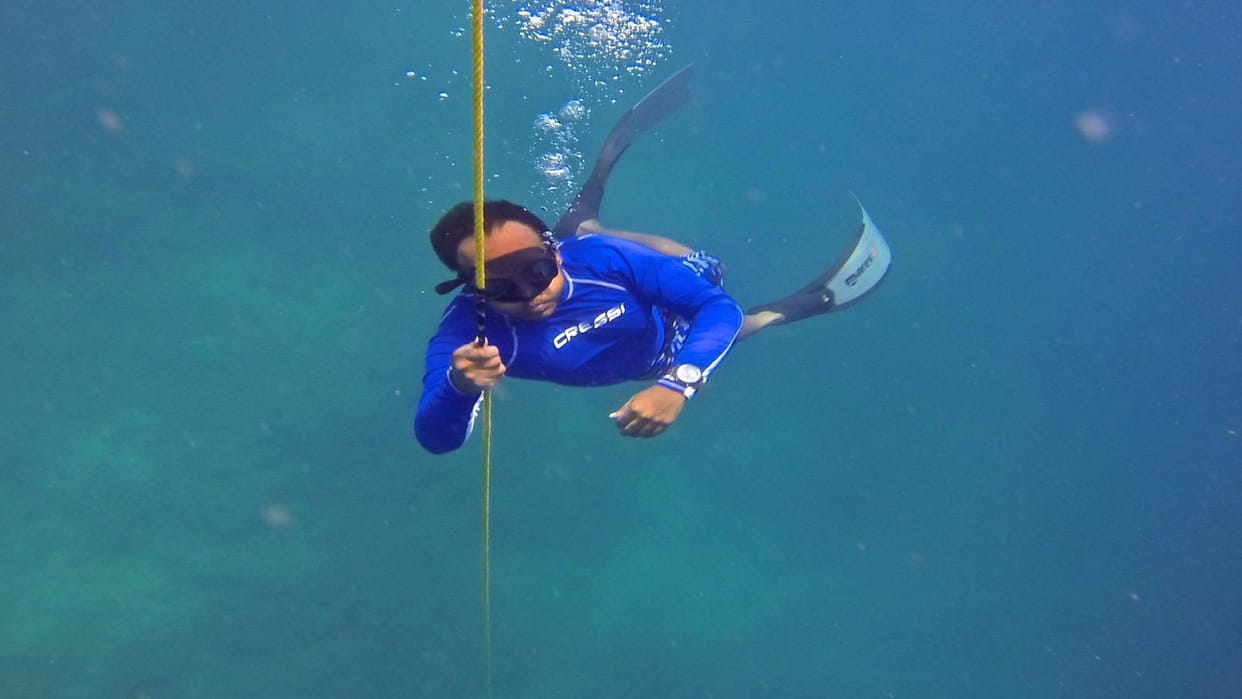 Scuba Diving: Ajitabh capturing the beauty inside the sea, increased craze for scuba diving in Prayagraj