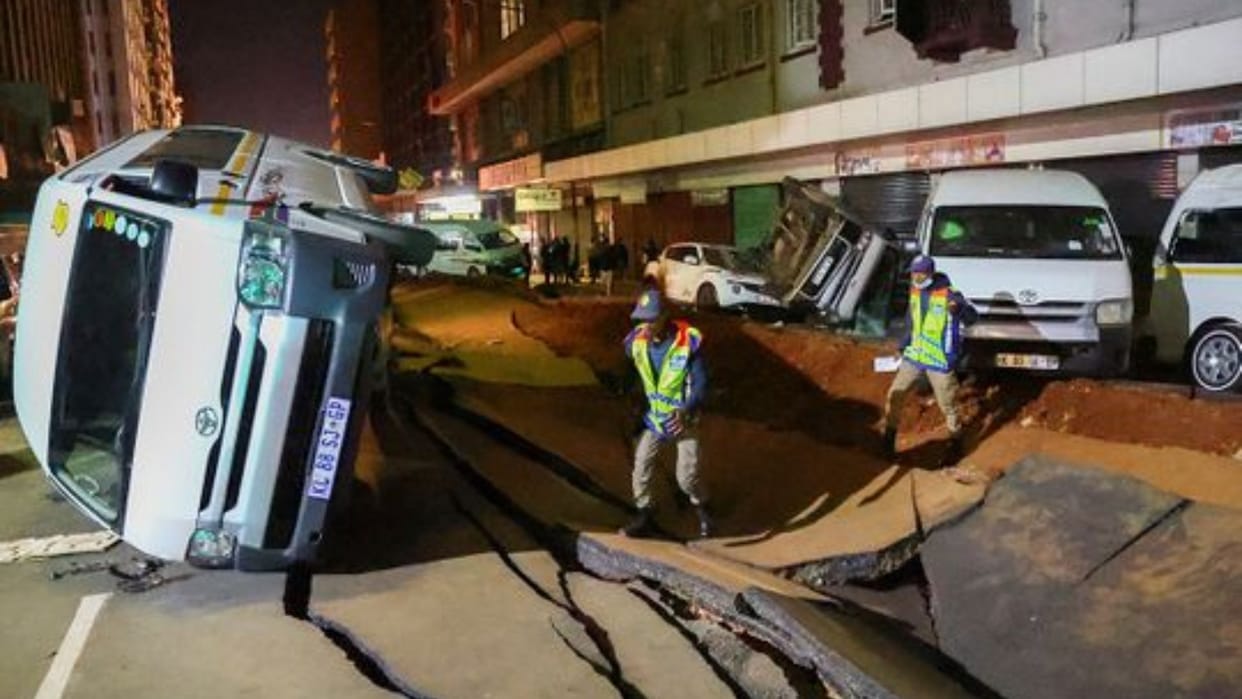 gas explosion in south africa johannesburg fly cars one dead many injured video viral