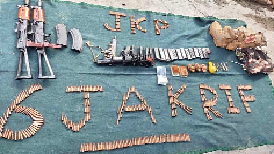 jk: Weapons recovered terrorist hideout in Kupwara, Pakistani terrorists were killed in Machil
