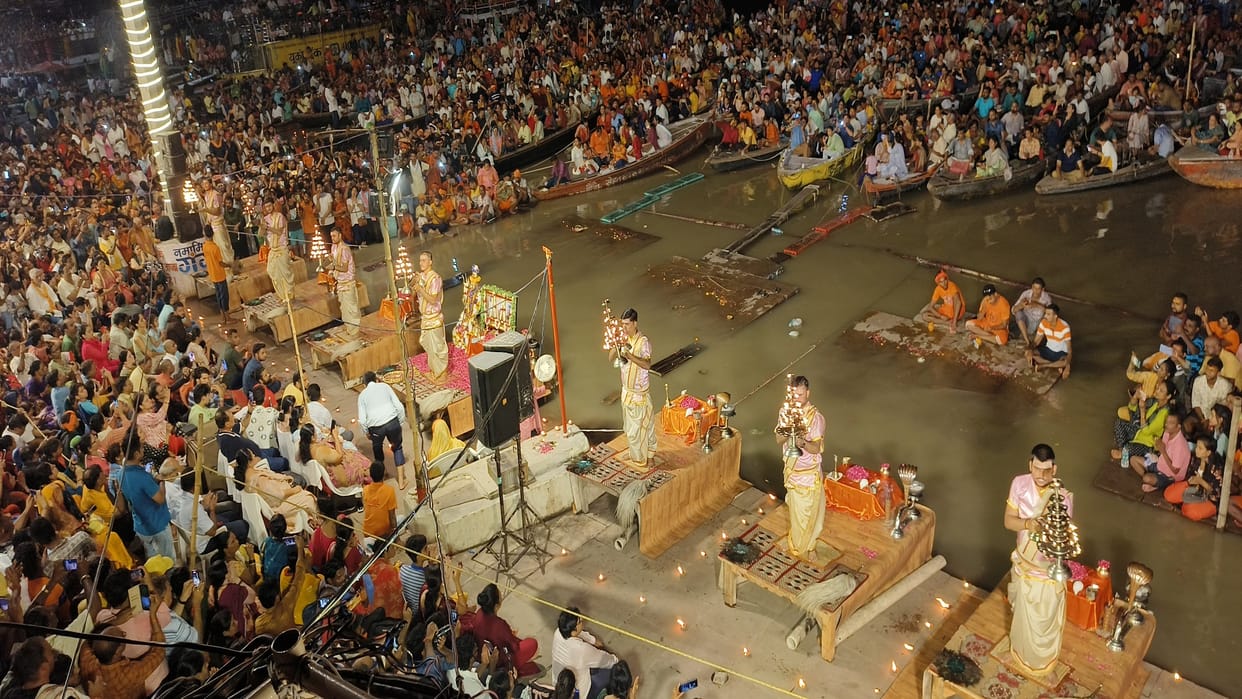 Boats will not ply in Ganga after 5 pm, stopped, Aarti time changed again at Dashashwamedh Ghat