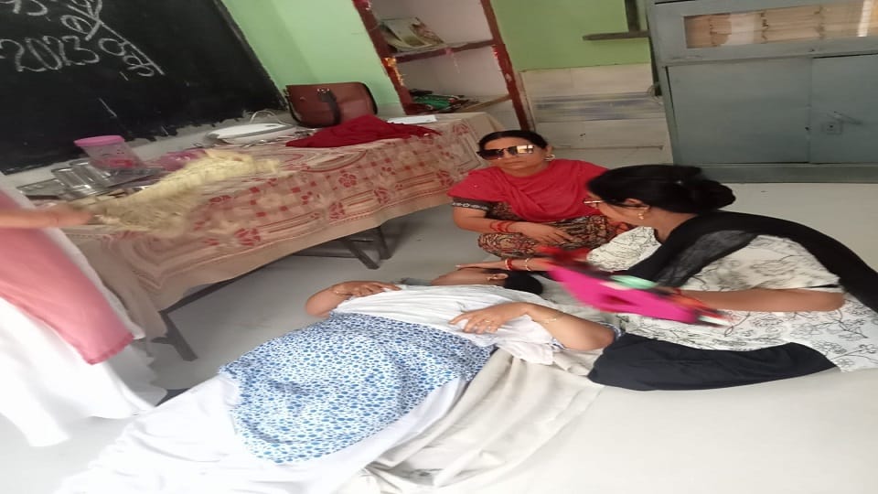 School female teacher fainted due to heat